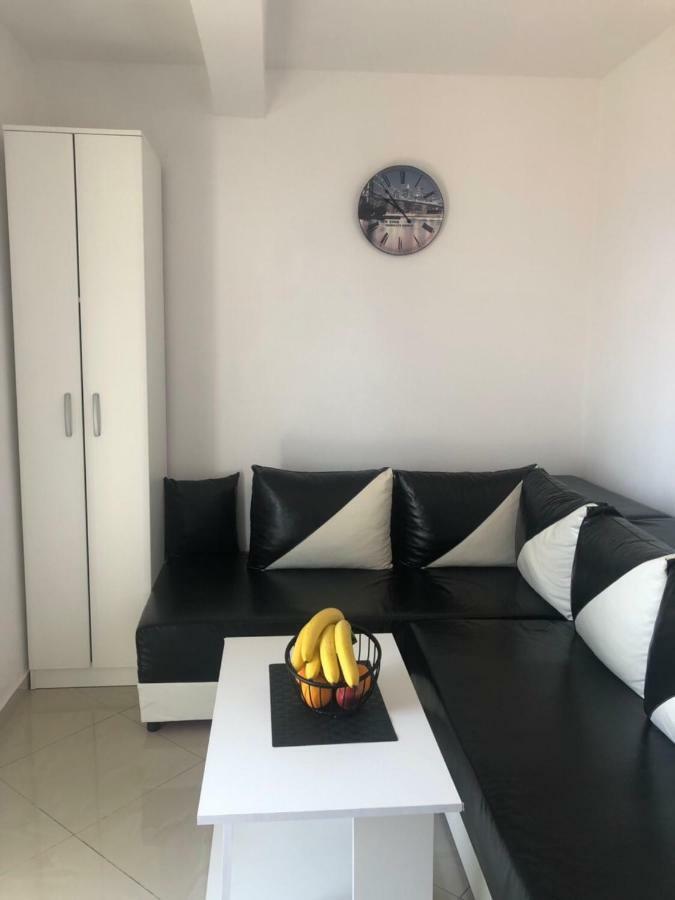 Apartmani Dini Ulcinj Exterior photo