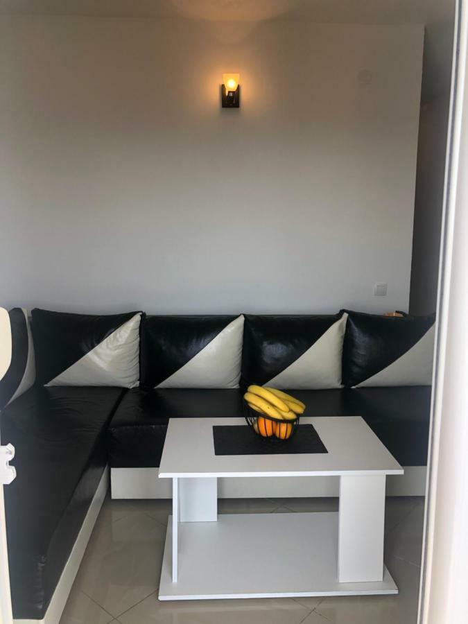 Apartmani Dini Ulcinj Exterior photo